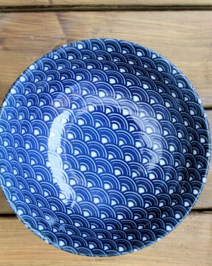 Vågmönstrad blå ramenskål