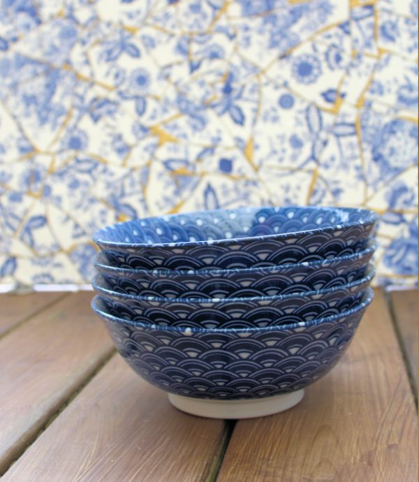 Vågmönstrad blå ramenskål